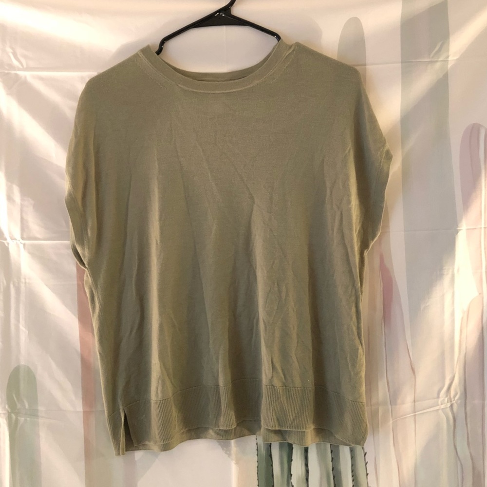 Sleeveless green H&M basics top